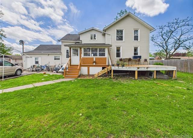 Property at 1847 Tuscarora Rd, Niagara, NY 14304, 5 beds, 2 baths