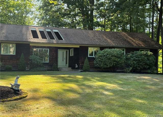 Property at 60 Highland Dr, Elma, NY 14059, 4 beds, 2.5 baths