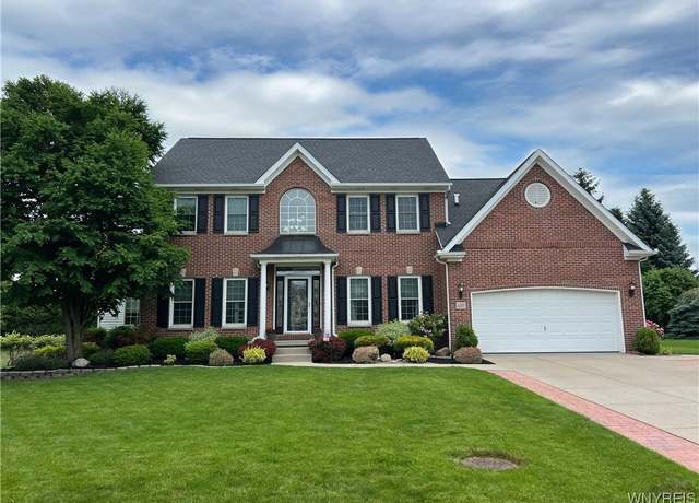 Property at 4205 Thornwood Ln, Clarence, NY 14221, 4 beds, 2.5 baths