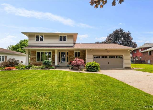 Property at 802 Niagara Pkwy, North Tonawanda, NY 14120, 3 beds, 2.5 baths