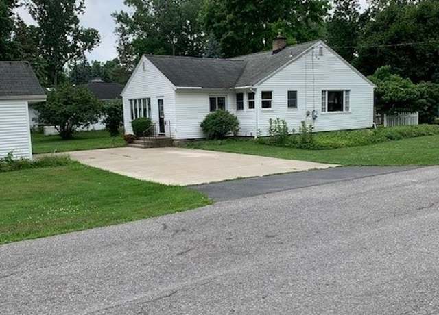 Property at 4441 E E Overlook Dr, Clarence, NY 14221, 3 beds, 1 bath