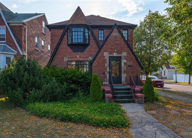 Property at 722 Colvin Blvd, Tonawanda, NY 14217, 3 beds, 1.5 baths