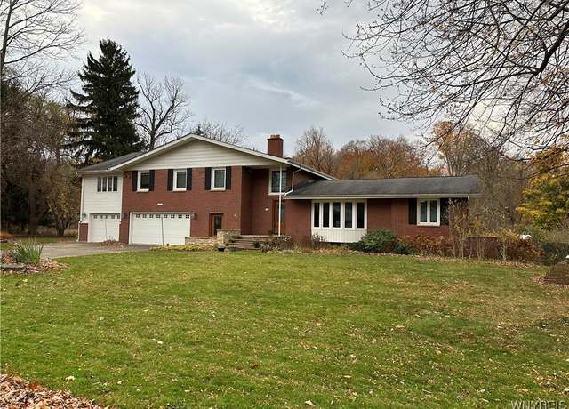 Property at 9325 Hunting Valley Rd N, Clarence, NY 14031, 4 beds, 4.5 baths