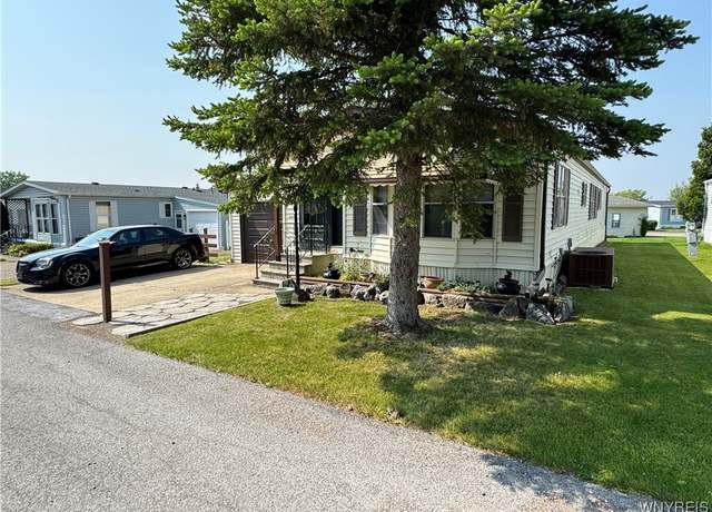 Property at 38 Foster Ridge Dr, Hamburg, NY 14075, 3 beds, 1 bath