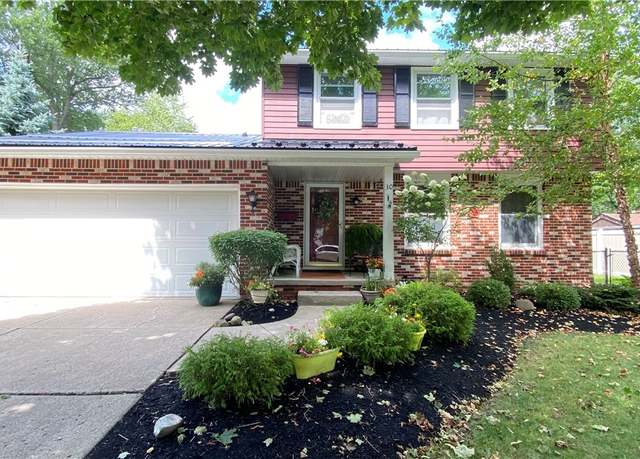 Property at 30 Woodview Ct, Hamburg, NY 14075, 3 beds, 1.5 baths