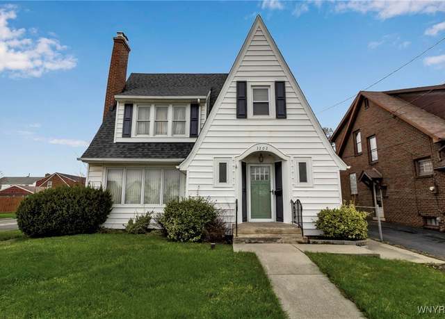 Property at 3202 Michigan Ave, Niagara Falls, NY 14305, 3 beds, 1.5 baths
