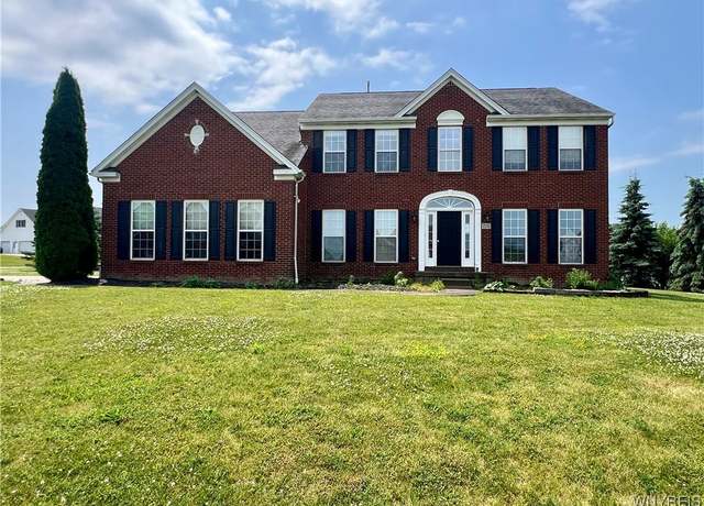 Property at 7245 Edgewater Cir, Pendleton, NY 14120, 4 beds, 2.5 baths