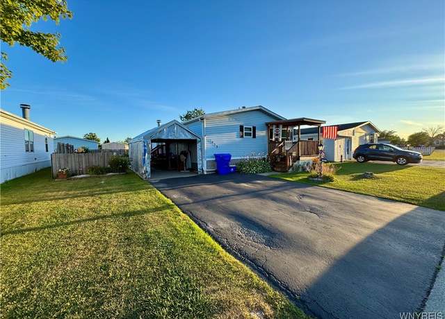 Property at 1033 Fernwood Dr, Lockport Town, NY 14094, 3 beds, 2 baths