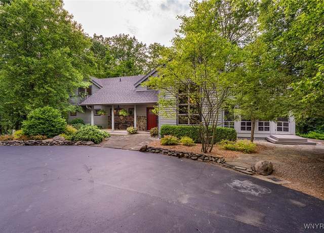 Property at 1710 S Creek Rd, Evans, NY 14047, 3 beds, 2.5 baths