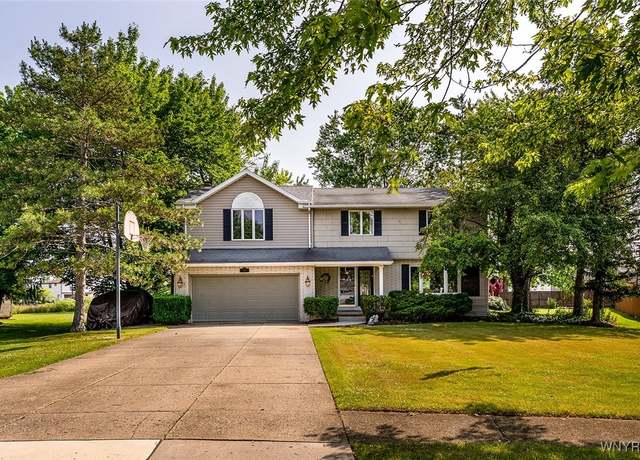 Property at 125 Laurie Ln, Grand Island, NY 14072, 5 beds, 3.5 baths