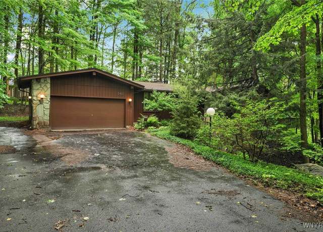Property at 141 Tanglewood Dr W, Orchard Park, NY 14127, 3 beds, 2.5 baths