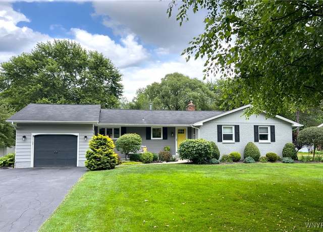 Property at 6525 Poplar Hill Ln, Clarence, NY 14051, 3 beds, 2.5 baths