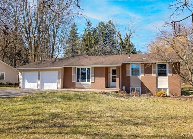 Property at 27 Lawnsbury Dr, Chili, NY 14624, 4 beds, 2.5 baths