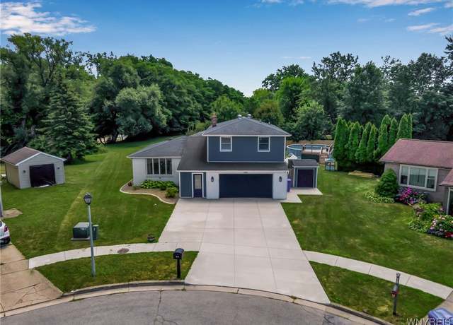 Property at 33 Windtree Ln, West Seneca, NY 14224, 3 beds, 1.5 baths