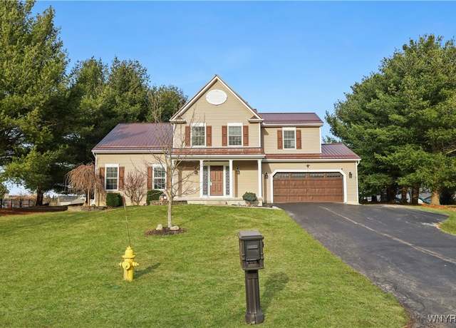 Property at 17 Judith Dr, Orchard Park, NY 14127, 3 beds, 3 baths