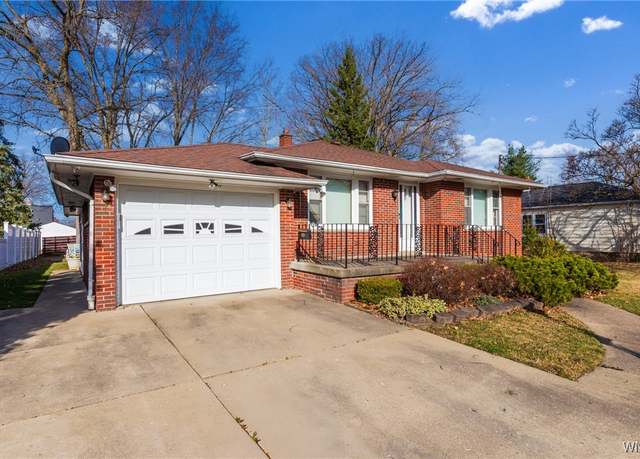 Property at 656 80th St, Niagara Falls, NY 14304, 3 beds, 2 baths