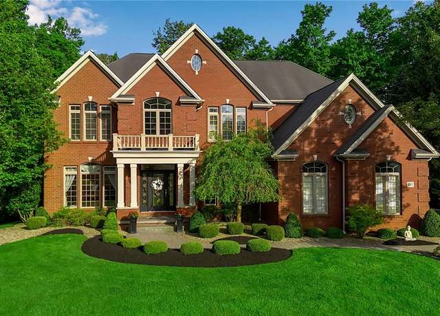 Property at 5007 Rockhaven Dr, Clarence, NY 14031, 4 beds, 3.5 baths
