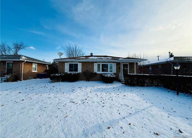 Property at 39 Emerson Dr, Amherst, NY 14226, 3 beds, 1.5 baths