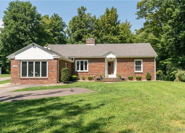 Property at 4252 Quinby Dr, Hamburg, NY 14075, 5 beds, 3 baths