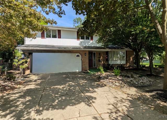 Property at 8 Countryside Ct, Amherst, NY 14221, 4 beds, 2 baths