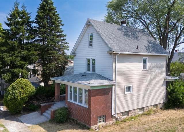 Property at 1013 13th St, Niagara Falls, NY 14301, 3 beds, 1 bath