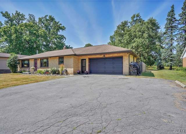 Property at 4938 Clinton St, West Seneca, NY 14224, 2 beds, 1.5 baths