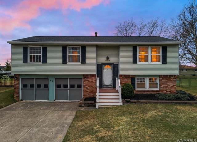 Property at 61 Roycroft Dr, West Seneca, NY 14224, 3 beds, 2.5 baths