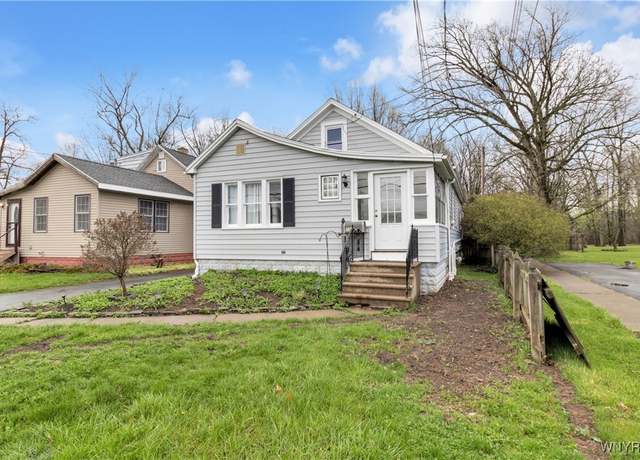Property at 209 Dellwood Rd, Amherst, NY 14226, 3 beds, 1 bath
