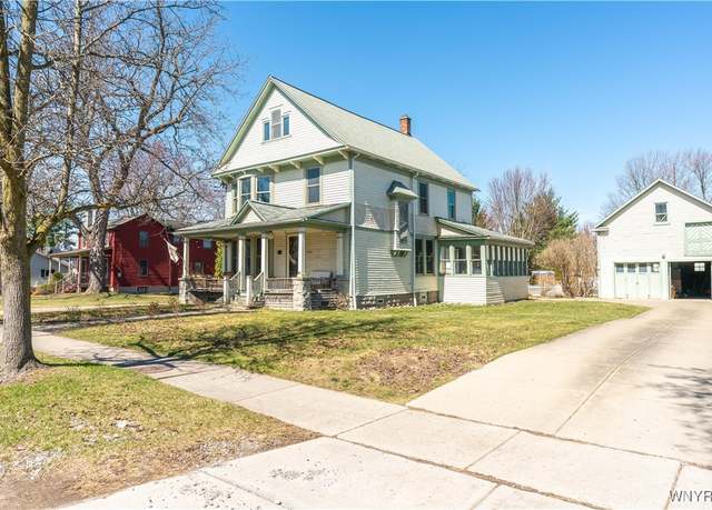Property at 9540 Clarence Center Rd, Clarence, NY 14032, 5 beds, 1.5 baths
