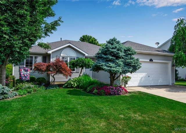 Property at 14 Nottingham Ln, Lancaster, NY 14086, 3 beds, 2 baths