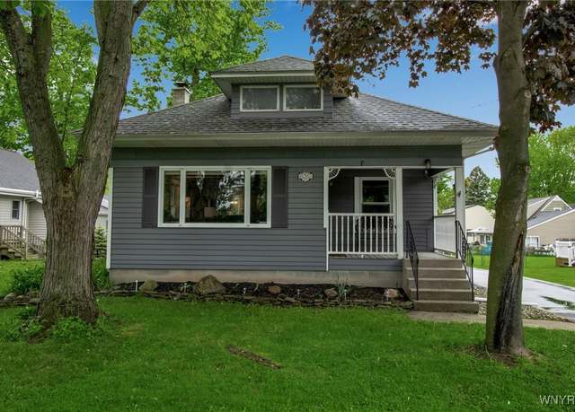 Property at 5870 Goodrich Rd, Clarence, NY 14032, 3 beds, 1 bath