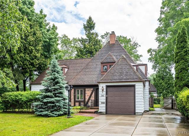 Property at 141 Woodcrest Blvd, Tonawanda-town, NY 14223, 3 beds, 2 baths