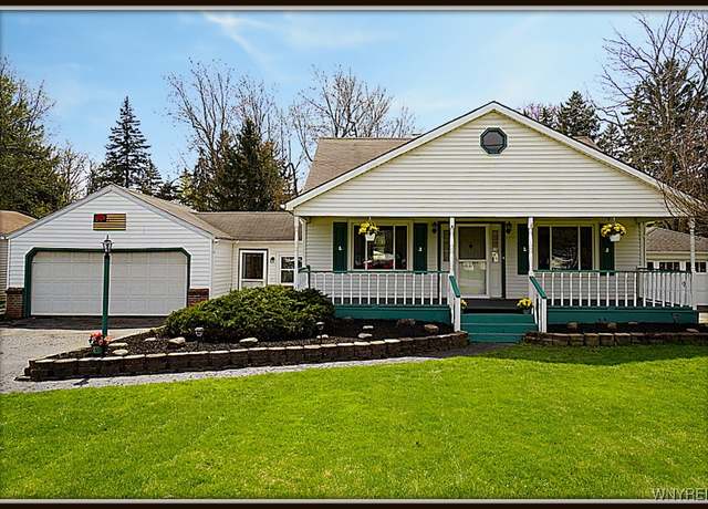 Property at 4233 Seneca St, West Seneca, NY 14224, 3 beds, 1.5 baths