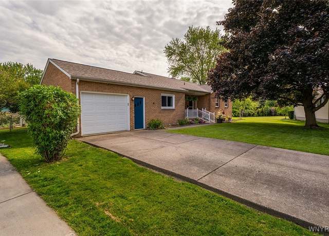 Property at 21 Niagara Cir, North Tonawanda, NY 14120, 3 beds, 1.5 baths