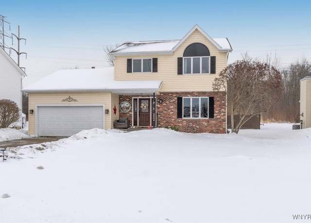 Property at 2244 Lancelot Dr, Wheatfield, NY 14304, 3 beds, 1.5 baths