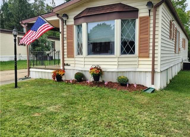 Property at 33 Waterview Pkwy, Hamburg, NY 14075, 2 beds, 1.5 baths