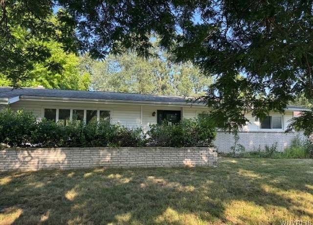 Property at 5135 Glenwood Dr, Clarence, NY 14221, 3 beds, 2 baths