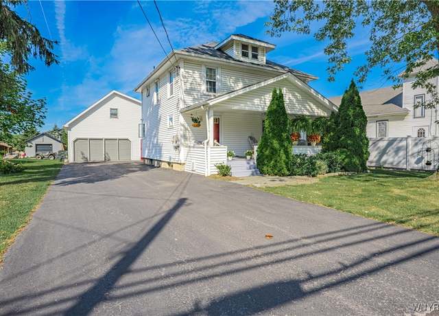 Property at 449 Lake St, Wilson, NY 14172, 3 beds, 1 bath