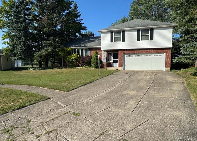 Property at 76 Leacliff Ln, West Seneca, NY 14224, 4 beds, 1.5 baths