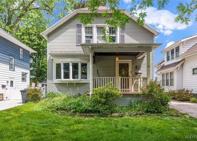 Property at 39 Colonial Ave, Lancaster, NY 14086, 3 beds, 1.5 baths