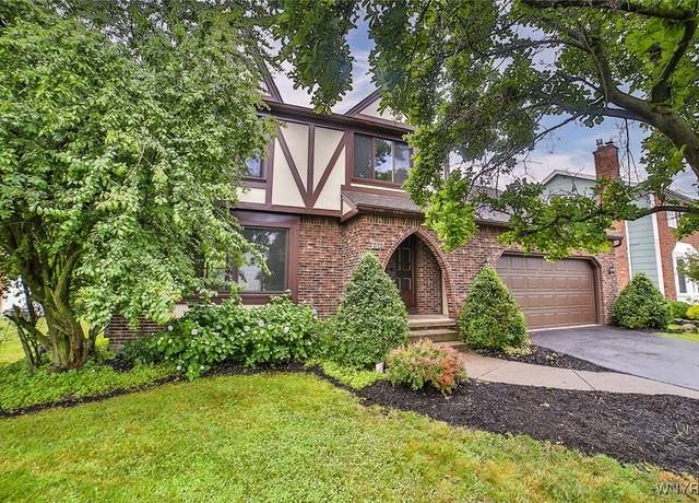 Property at 212 Robin Rd, Amherst, NY 14228, 4 beds, 1.5 baths
