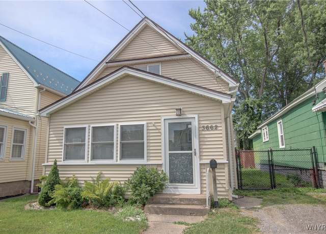 Property at 3662 7th St, Hamburg, NY 14219, 2 beds, 1.5 baths
