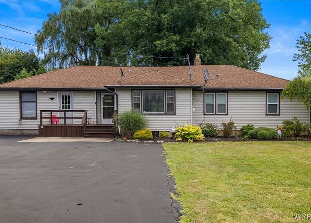 Property at 8375 Transit Rd, Clarence, NY 14051, 4 beds, 2.5 baths