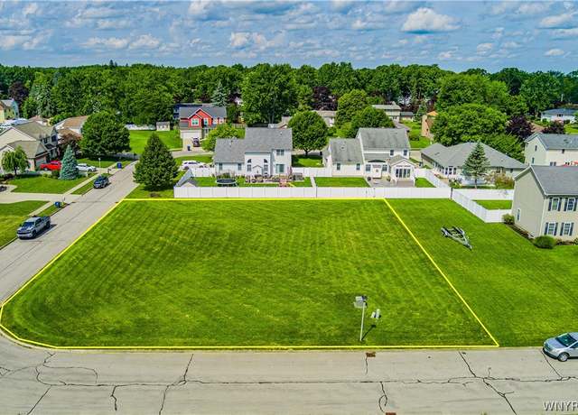 Property at 27 Desales Cir, Lockport-city, NY 14094