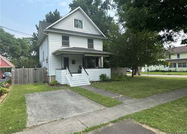 Property at 129 W Court St, Warsaw, NY 14569, 4 beds, 1.5 baths