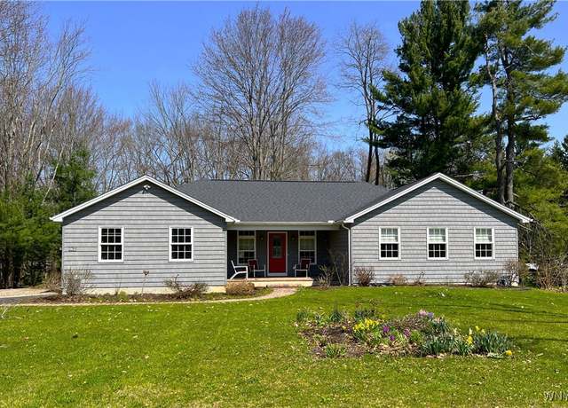 Property at 3790 Hampton Brook Dr, Hamburg, NY 14075, 3 beds, 2 baths