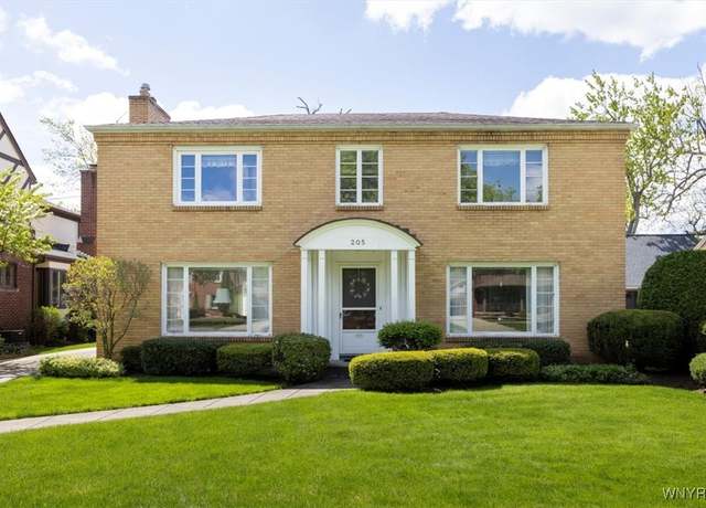 Property at 205 Deerhurst Park Blvd, Tonawanda, NY 14217, 3 beds, 2.5 baths