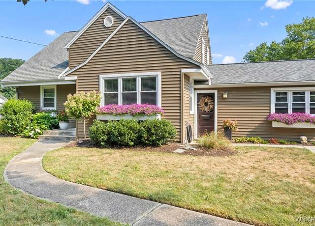 Property at 83 Highland Ave, Orchard Park, NY 14127, 3 beds, 2 baths