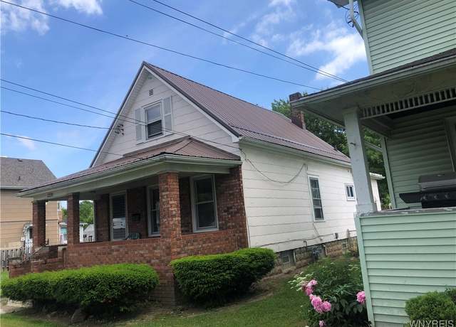 Property at 2223 Weston Ave, Niagara Falls, NY 14305, 3 beds, 1 bath
