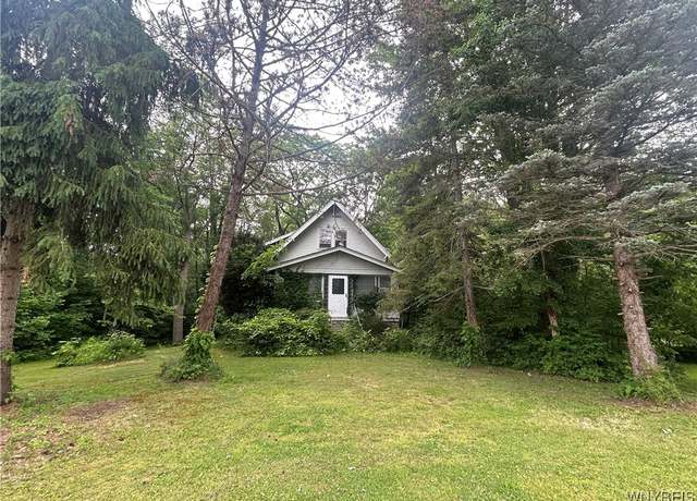 Property at 850 Campbell Blvd, Amherst, NY 14228, 4 beds, 1.5 baths